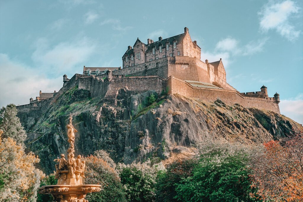 Safest cities in europe for solo female travelers - Edinburgh Castle