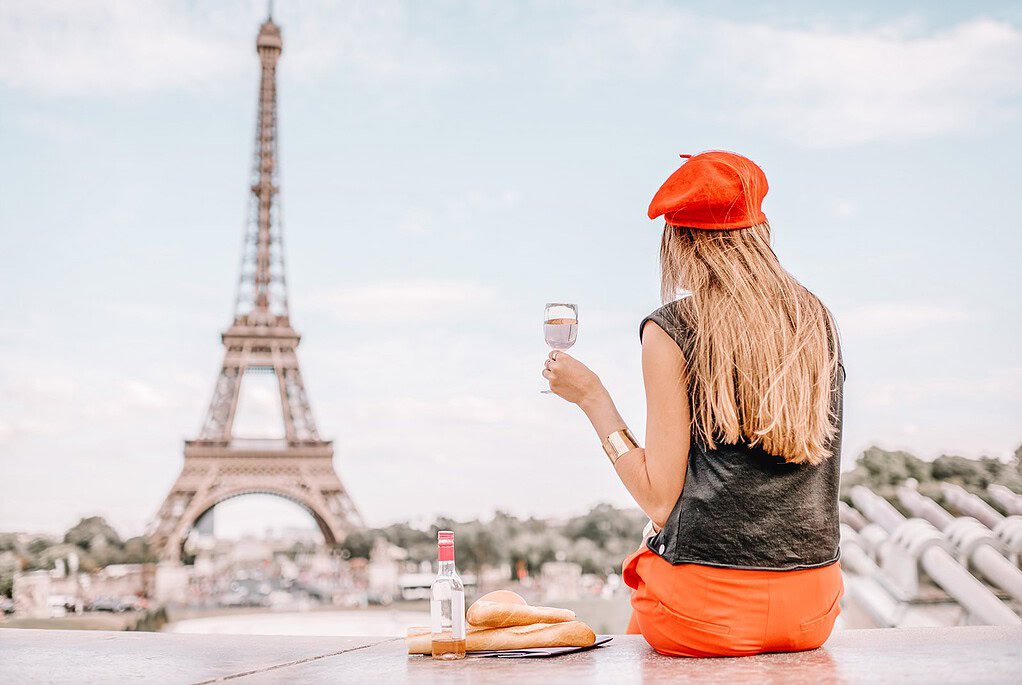 Best Places in Europe for Solo Female Travelers - Paris- Picnic by the Eiffel Tower