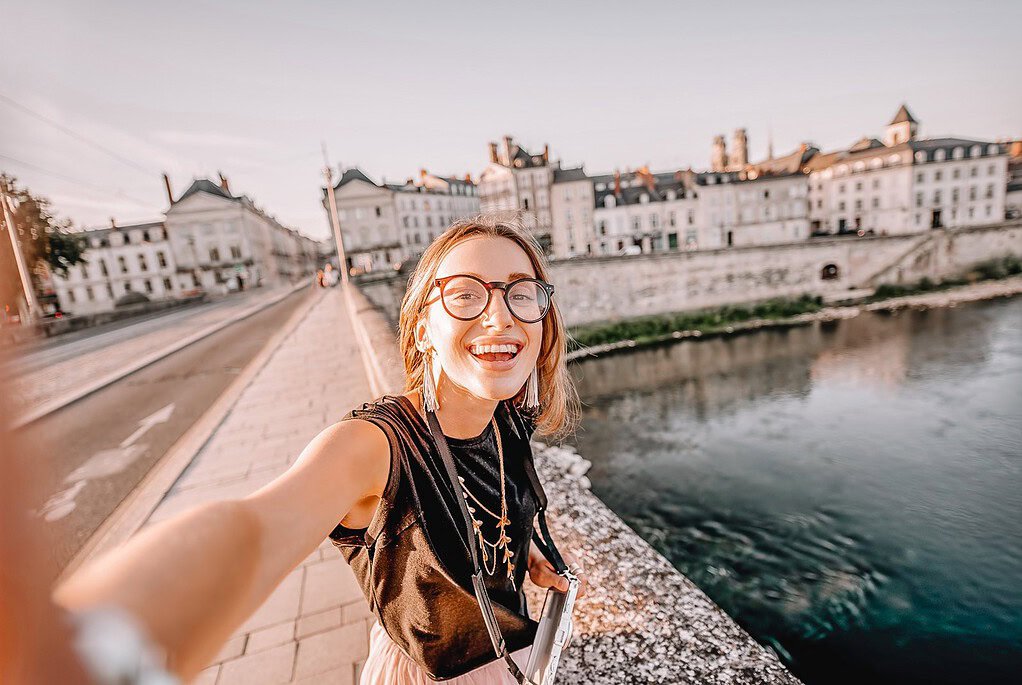 Solo Female Travelers on Social Media