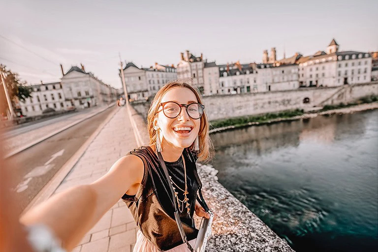 Solo Female Travelers on Social Media